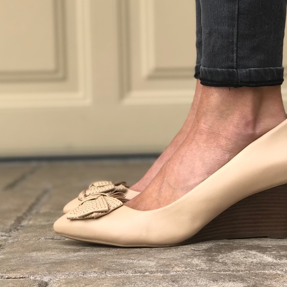 Leather Studded Pointy Bow Toe Kitten Wedge Sandal - Picture 5 of 7